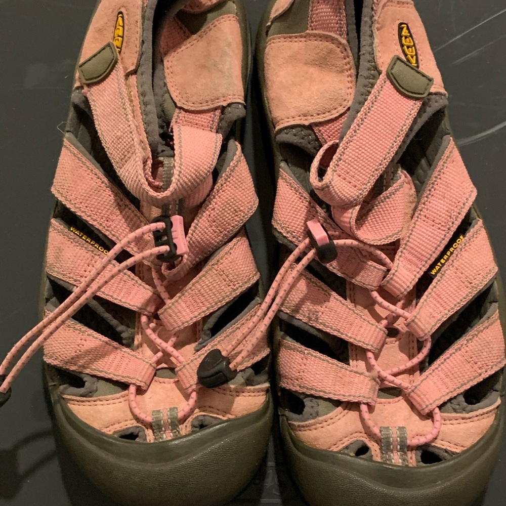 Keen water shoes• sz 39• used